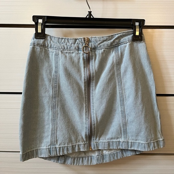 Forever 21 light denim jean skirt front zipper detail - Picture 1 of 2